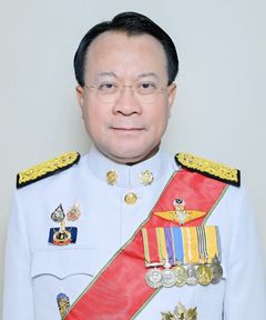 นายกมล รอดคล้าย