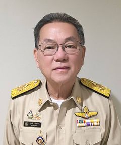 นายชูชาติ อินสว่าง