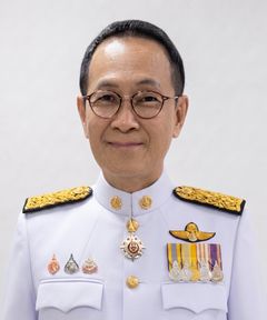 นายปิยพัฒน์ สุภาวรรณ