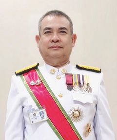 นายวร หินดี