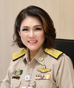 นางวราภัสร์ ไพพรรณรัตน์