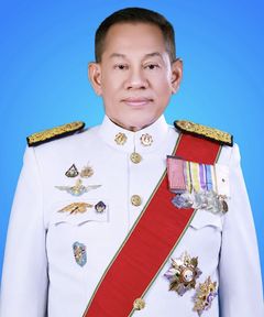 นายอภินันท์ เผือกผ่อง