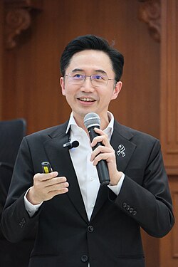 นายยศชนัน วงศ์สวัสดิ์